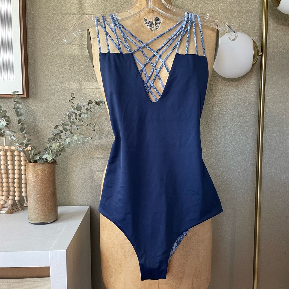 Iwawhy Bombshell Bodysuit Reversible Swimsuit. Size L